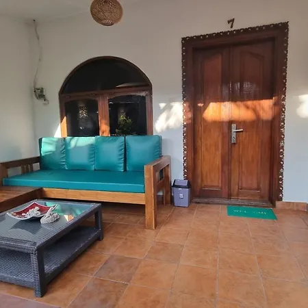 Catra Homestay Beach Apartments Candi Dasa  Exterior photo